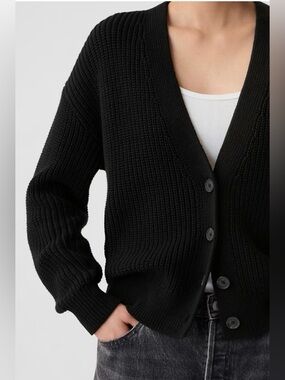 Gap Cable Knit Black V-Neck Button Cardigan Sweater size M , NWT 100 % Cotton